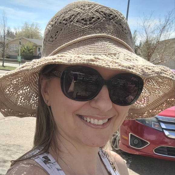 Hi It’s Harmony here from Harmony’s posh - Picture 6 of 6